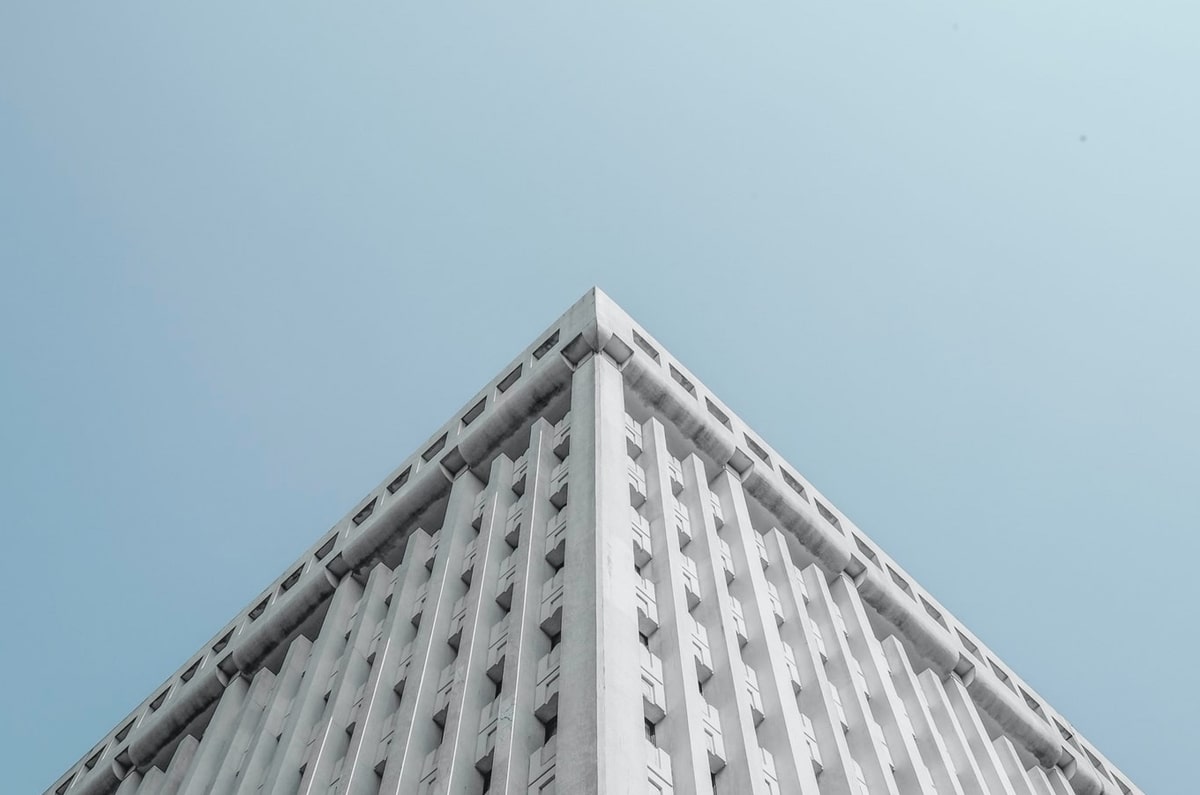 6连败夜炸锅!0分垫底,62岁穆帅怒堵裁判,欧冠神迹能否翻盘